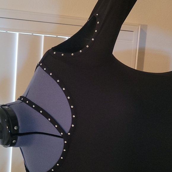 Womens top - Picture 2 of 4